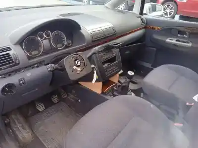 Veicolo di demolizione seat alhambra (7v9) 1.9 tdi dell'anno 2001 alimentato auy