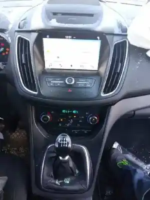 Здавання транспортного засобу ford c-max (ceu) trend року 2017 потужний xwda