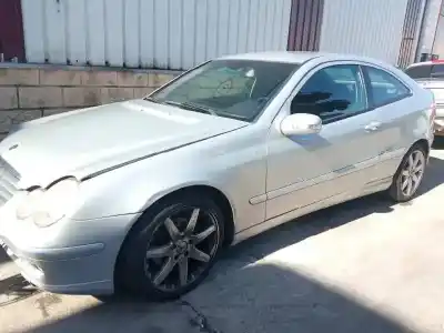 Véhicule à la ferraille MERCEDES-BENZ CLASE C (W203) SPORTCOUPE C 180 Compressor (203.746) de l'année 2004 alimenté 271946