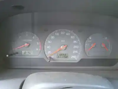 Scrapping Vehicle volvo s40 berlina 1.9 d+ (85kw) of the year 2001 powered d4192t3