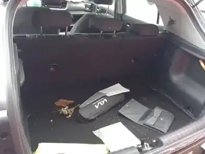 Veículo de Sucata kia stonic (ybcuv) 1.2 cat 84 cv / 62 kw do ano 2023 alimentado g4lf