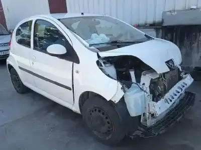 Véhicule à la ferraille PEUGEOT 107 Urban de l'année 2008 alimenté 1KR