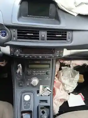 Sloopvoertuig lexus ct 200h van het jaar 2013 aangedreven 2zr
