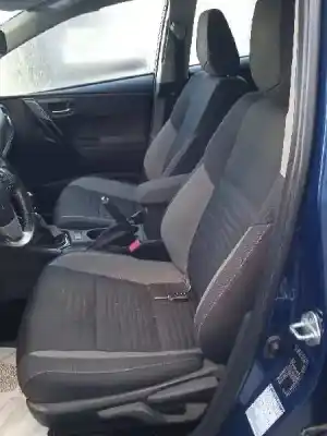 Veicolo di demolizione toyota auris active dell'anno 2017 alimentato 1nd