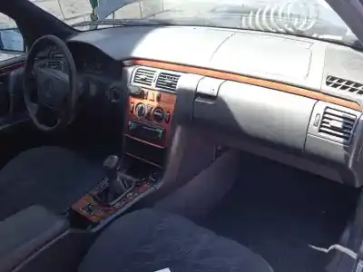 Veículo de Sucata mercedes-benz clase e (w210) berlina 280 (210.063) do ano 1997 alimentado 112921