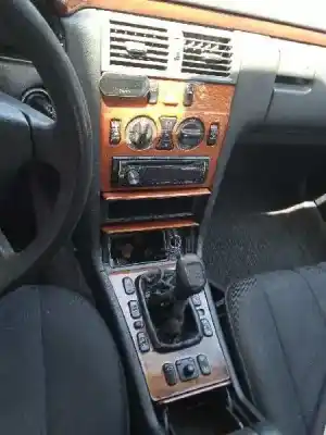 Veículo de Sucata mercedes-benz clase e (w210) berlina 280 (210.063) do ano 1997 alimentado 112921