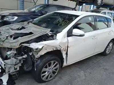 Veículo de Sucata TOYOTA AURIS (_E18_) 2.0 D-4D (ADE186_) do ano 2014 alimentado 