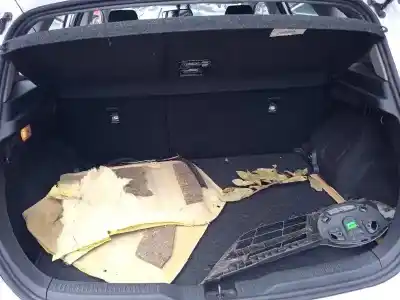 Veículo de Sucata toyota auris (_e18_) 2.0 d-4d (ade186_) do ano 2014 alimentado 