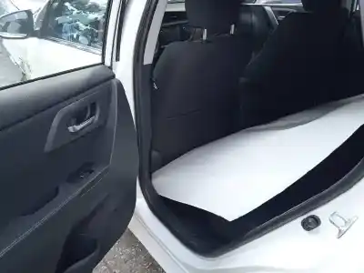 Veículo de Sucata toyota auris (_e18_) 2.0 d-4d (ade186_) do ano 2014 alimentado 