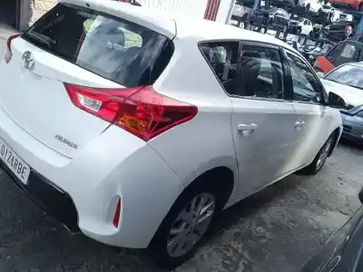 Veículo de Sucata toyota auris (_e18_) 2.0 d-4d (ade186_) do ano 2014 alimentado 