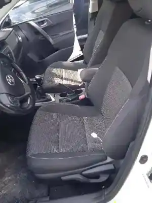 Veículo de Sucata toyota auris (_e18_) 2.0 d-4d (ade186_) do ano 2014 alimentado 