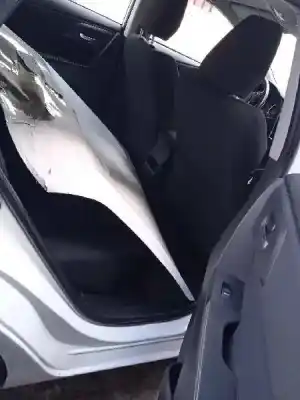 Veículo de Sucata toyota auris (_e18_) 2.0 d-4d (ade186_) do ano 2014 alimentado 