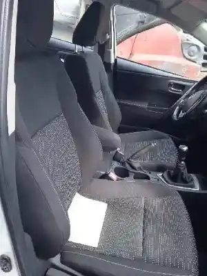 Veículo de Sucata toyota auris (_e18_) 2.0 d-4d (ade186_) do ano 2014 alimentado 