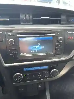 Veículo de Sucata toyota auris (_e18_) 2.0 d-4d (ade186_) do ano 2014 alimentado 