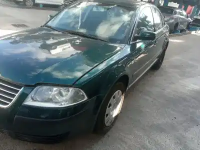 Veicolo di demolizione volkswagen passat b5.5 (3b3) 2.0 dell'anno 2001 alimentato azm