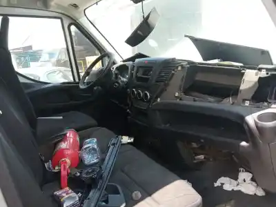 Здавання транспортного засобу iveco daily vi caja/chasis 33s15, 35s15, 35c15 року 2015 потужний f1afl411c