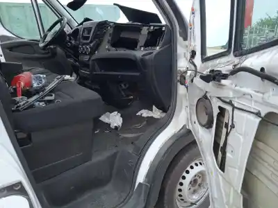Здавання транспортного засобу iveco daily vi caja/chasis 33s15, 35s15, 35c15 року 2015 потужний f1afl411c
