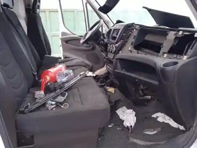 Здавання транспортного засобу iveco daily vi caja/chasis 33s15, 35s15, 35c15 року 2015 потужний f1afl411c