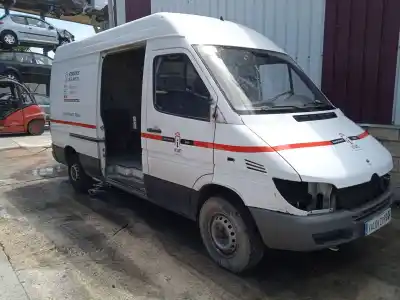 Veicolo di demolizione MERCEDES                                           SPRINTER 3-T FURGONETA (B903)                                                                                                                                                                                                                              311 CDI (903.661 903.662 903.663)                                                                                                                                                                                                                          dell'anno 2002 alimentato 611981