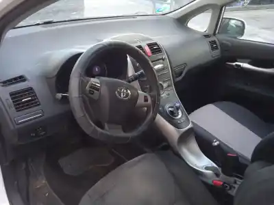 Veicolo di demolizione toyota auris (_e15_) 1.8 hybrid (zwe150_) dell'anno 2011 alimentato 2zr-fxe