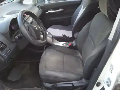 Veicolo di demolizione toyota auris (_e15_) 1.8 hybrid (zwe150_) dell'anno 2011 alimentato 2zr-fxe