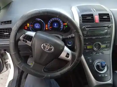 Veicolo di demolizione toyota auris (_e15_) 1.8 hybrid (zwe150_) dell'anno 2011 alimentato 2zr-fxe
