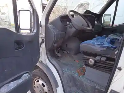 Veículo de Sucata iveco daily iii caja/chasis 35 s 13,35 c 13 do ano 2004 alimentado 8140.43s