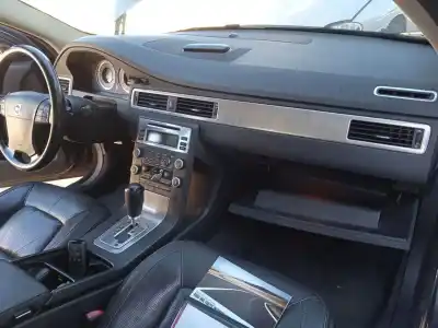 Scrapping Vehicle volvo s80 ii (124) d5 of the year 2009 powered d5244t10