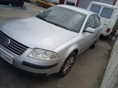 Veicolo di demolizione volkswagen passat b5.5 (3b3) 2.0 dell'anno 2002 alimentato azm