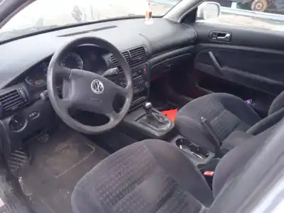 Veicolo di demolizione volkswagen passat b5.5 (3b3) 2.0 dell'anno 2002 alimentato azm