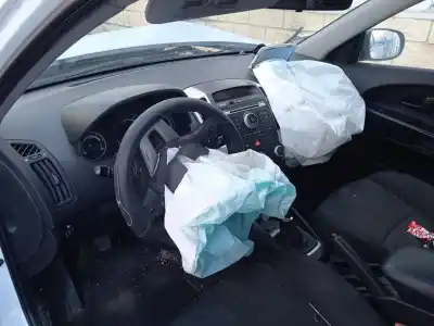 Veículo de Sucata kia cee'd fastback (ed) 1.6 crdi 90 do ano 2010 alimentado d4fb