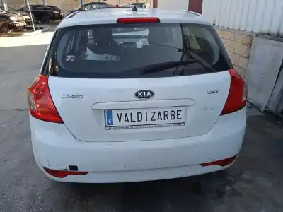 Veículo de Sucata kia cee'd fastback (ed) 1.6 crdi 90 do ano 2010 alimentado d4fb