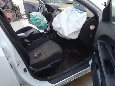 Veículo de Sucata kia cee'd fastback (ed) 1.6 crdi 90 do ano 2010 alimentado d4fb