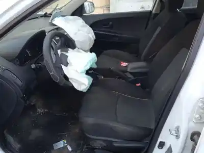 Veículo de Sucata kia cee'd fastback (ed) 1.6 crdi 90 do ano 2010 alimentado d4fb