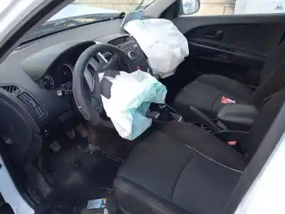 Veículo de Sucata kia cee'd fastback (ed) 1.6 crdi 90 do ano 2010 alimentado d4fb