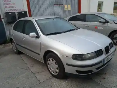 Vehículo de desguace SEAT LEON (1M1)  del año 2000 con motor AKL