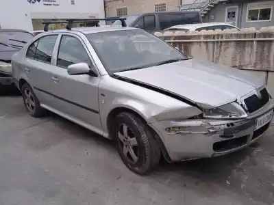 Veicolo di demolizione SKODA OCTAVIA I (1U2)  dell'anno 2001 alimentato AQY