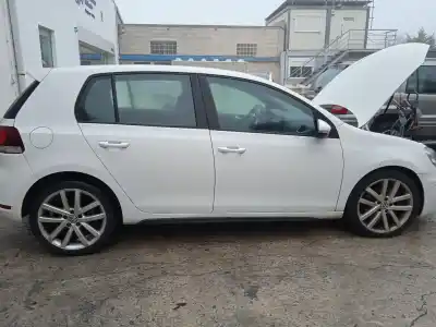Veicolo di demolizione volkswagen golf vi (5k1) 2.0 tdi dell'anno 2009 alimentato cbb