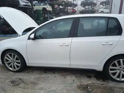 Veicolo di demolizione volkswagen golf vi (5k1) 2.0 tdi dell'anno 2009 alimentato cbb