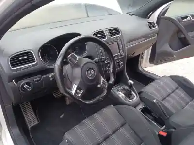 Veicolo di demolizione volkswagen golf vi (5k1) 2.0 tdi dell'anno 2009 alimentato cbb