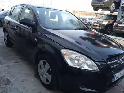 Veículo de Sucata KIA CEE'D FASTBACK (ED) 1.6 CRDI 90 do ano 2009 alimentado D4FB