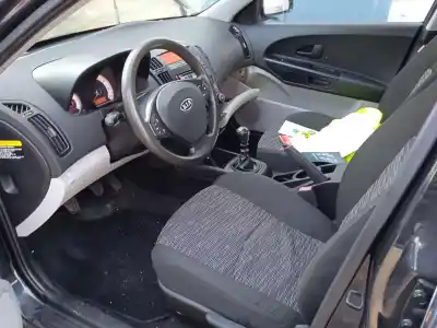 Veículo de Sucata kia cee'd fastback (ed) 1.6 crdi 90 do ano 2009 alimentado d4fb