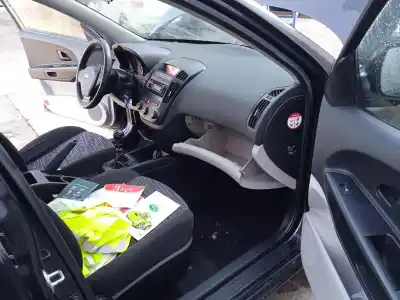 Veículo de Sucata kia cee'd fastback (ed) 1.6 crdi 90 do ano 2009 alimentado d4fb