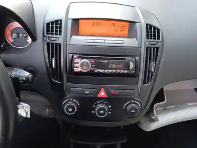 Veículo de Sucata kia cee'd fastback (ed) 1.6 crdi 90 do ano 2009 alimentado d4fb