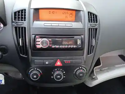 Veículo de Sucata kia cee'd fastback (ed) 1.6 crdi 90 do ano 2009 alimentado d4fb