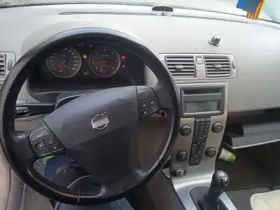 Sloopvoertuig volvo v50 (545) 2.0 d van het jaar 2005 aangedreven d4204t