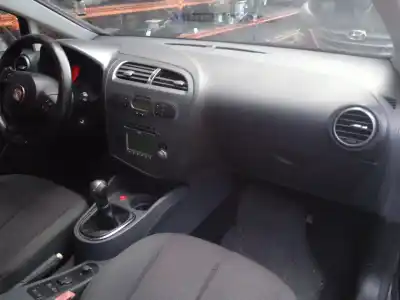 Veículo de Sucata toyota corolla (_e12_) 2.0 d-4d (cde120r_, cde120l_) do ano 2002 alimentado 1cd-ftv