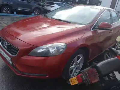 Veículo de Sucata volvo v40 fastback (525) d2 do ano 2013 alimentado d4162t