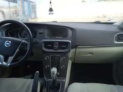 Veículo de Sucata volvo v40 fastback (525) d2 do ano 2013 alimentado d4162t