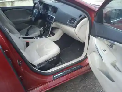 Veículo de Sucata volvo v40 fastback (525) d2 do ano 2013 alimentado d4162t